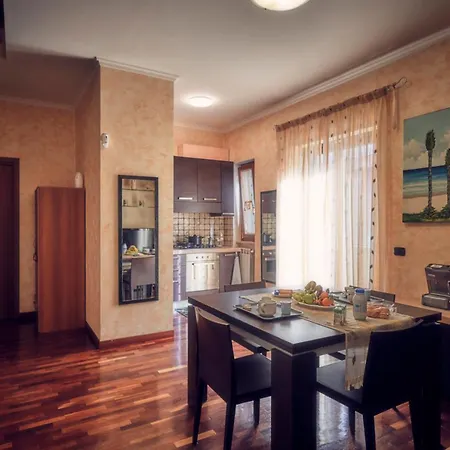 Travelershome Ciampino Suite Bed & Breakfast *