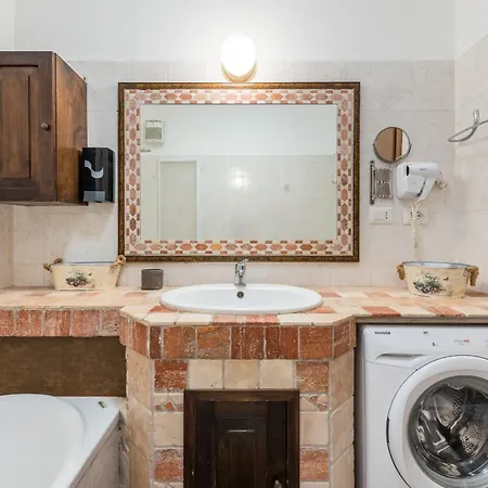 Travelershome Ciampino Suite Bed & Breakfast *