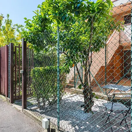 Travelershome Ciampino Suite Bed & Breakfast *